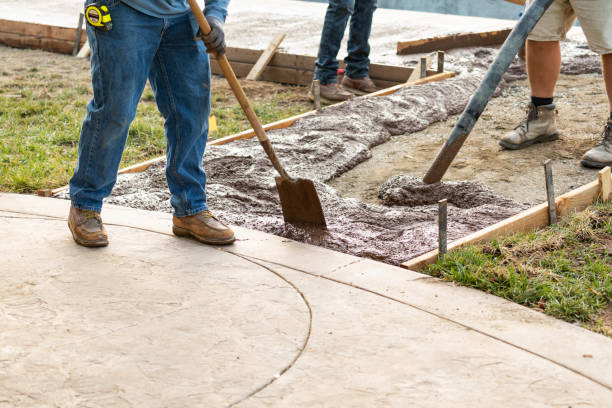 Best Affordable Concrete Contractor  in Des Moines, IA